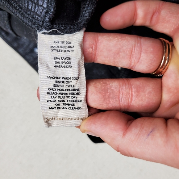 Soft Surroundings Charlize Ponte Black Foil Pants Womens Large Cropped Leggings - Picture 3 of 10